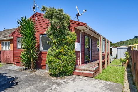 Photo of property in 1a Pearce Crescent, Taita, Lower Hutt, 5011