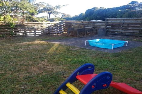 Photo of property in 27 Bellringer Crescent, Newlands, Wellington, 6037