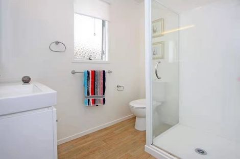 Photo of property in 20 Tomintoul Place, Highland Park, Auckland, 2010