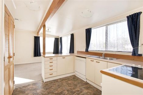 Photo of property in 35 Peter Hall Drive, Kelvin Grove, Palmerston North, 4414