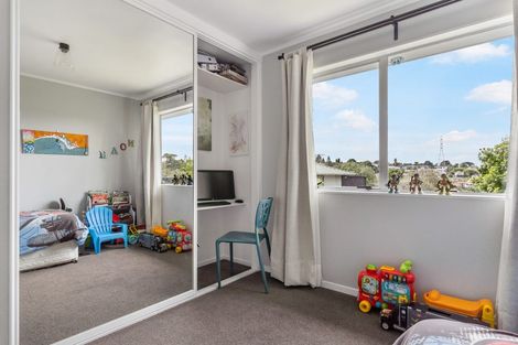 Photo of property in 15 Arde Place, Massey, Auckland, 0614