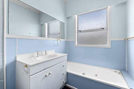 Photo of property in 6 Henui Street, Strandon, New Plymouth, 4312