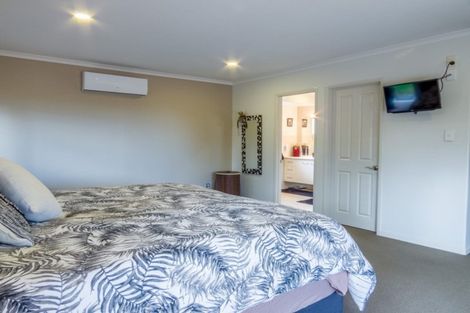 Photo of property in 2 Ohuirehe Road, Coastlands, Whakatane, 3120