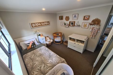 Photo of property in 8a Diosma Place, Botany Downs, Auckland, 2010