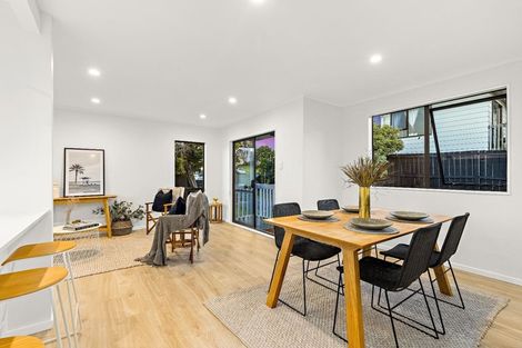 Photo of property in 11 Halloran Place, Massey, Auckland, 0614