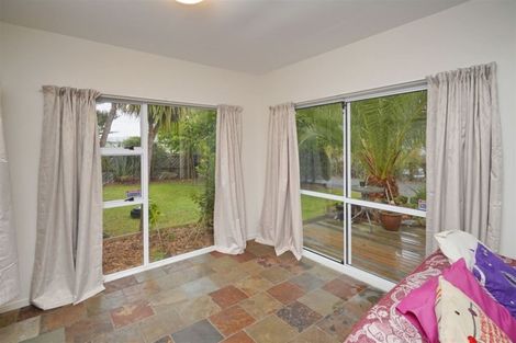 Photo of property in 64 Dunns Avenue, The Pines Beach, 7630