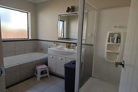 Photo of property in 8 Alvre Place, Flat Bush, Auckland, 2016