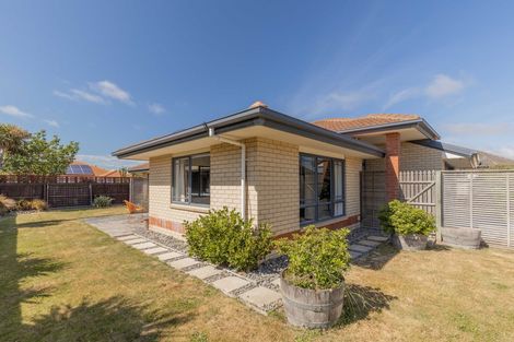 Photo of property in 35 Eastwood Rise, Waimairi Beach, Christchurch, 8083