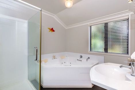 Photo of property in 15 Oregon Drive, Rainbow Point, Taupo, 3330