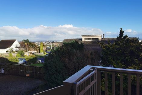 Photo of property in 18 Deodar Place, Totara Heights, Auckland, 2105
