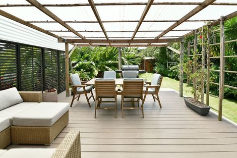 Photo of property in 33 Jelas Road, Red Beach, 0932