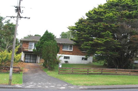 Photo of property in 104 Millbrook Road, Sunnyvale, Auckland, 0612