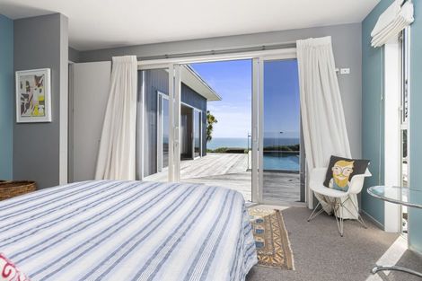 Photo of property in 411 Oaia Road, Muriwai, 0881