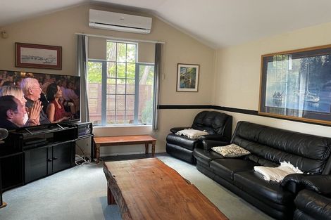 Photo of property in 21 Frank Knight Place, Waiuku, 2123