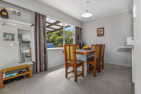 Photo of property in 5 Puriri Road, Waikanae, 5036