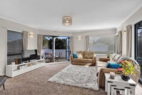 Photo of property in 2 Kawaroa Close, New Plymouth, 4310