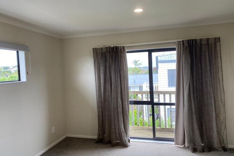 Photo of property in 2/662 East Coast Road, Pinehill, Auckland, 0630