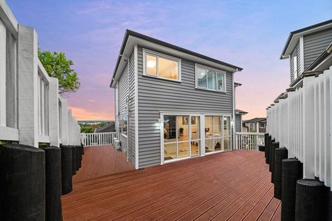 Photo of property in 110 Keri Vista Rise, Papakura, 2110