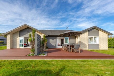 Photo of property in 14 Jade Crescent, Timberlea, Upper Hutt, 5018