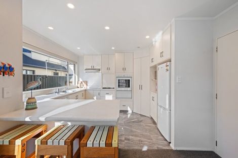 Photo of property in 37 Waikawa Road, Picton, 7220