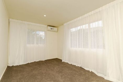 Photo of property in 26 Whiting Grove, West Harbour, Auckland, 0618