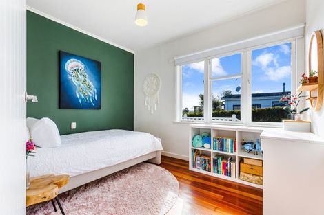 Photo of property in 17 Tainui Street, Torbay, Auckland, 0630