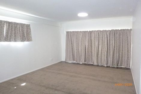 Photo of property in 1/25 Brunton Place, Glenfield, Auckland, 0629