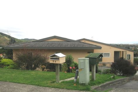 Photo of property in 58 Kakariki Grove, Waikanae, 5036