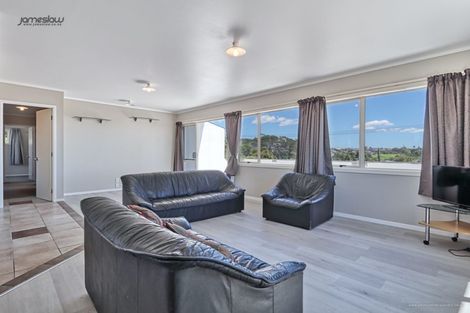 Photo of property in 46 Farquhar Road, Glendene, Auckland, 0602