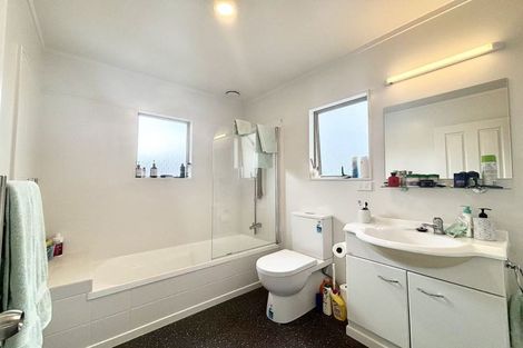 Photo of property in 1 Butia Avenue, Henderson, Auckland, 0612