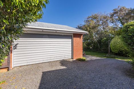 Photo of property in 16 Kakariki Grove, Waikanae, 5036