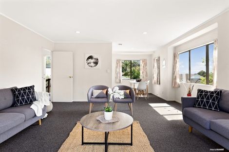 Photo of property in 2/148 Sunset Road, Unsworth Heights, Auckland, 0632