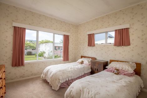 Photo of property in 16 Cambridge Street, Tawa, Wellington, 5028