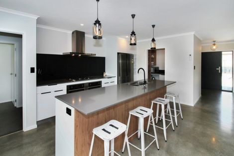 Photo of property in 15 Frederick Place, Whalers Gate, New Plymouth, 4310