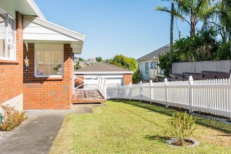 Photo of property in 1/71 Browns Bay Road, Browns Bay, Auckland, 0630