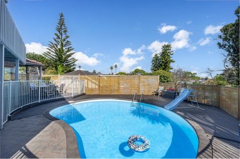 Photo of property in 12a Estelle Place, Farm Cove, Auckland, 2012