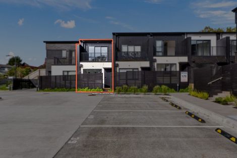 Photo of property in 3 Meg Lane, Glen Eden, 0602