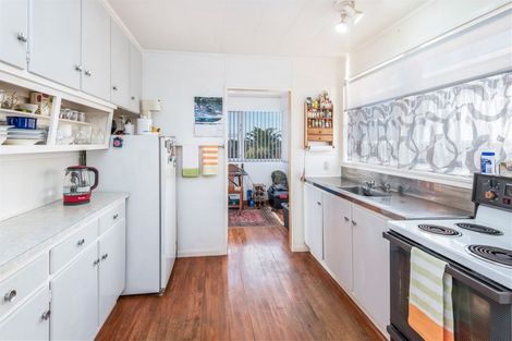 Photo of property in 25 Borrowdace Avenue, Botany Downs, Auckland, 2010