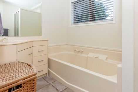 Photo of property in 5 Gulliver Place, Conifer Grove, Takanini, 2112