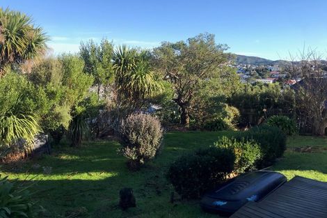 Photo of property in 14a Warrington Grove, Newlands, Wellington, 6037