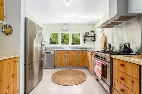 Photo of property in 28 Black Rock Road, Newlands, Wellington, 6037