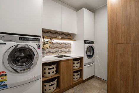 Photo of property in 2 Evergreen Place, Sunshine Bay, Queenstown, 9300