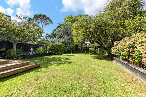 Photo of property in 11 Pasadena Avenue, Point Chevalier, Auckland, 1022