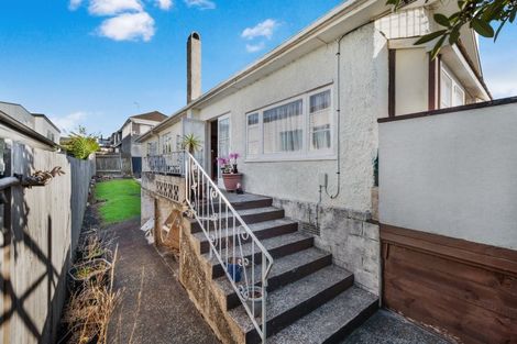 Photo of property in 1/20 Takutai Avenue, Bucklands Beach, Auckland, 2012