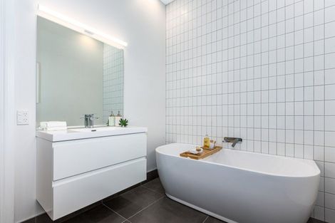 Photo of property in 68 Northland Road, Northland, Wellington, 6012