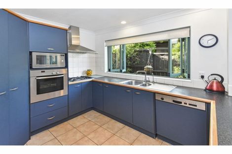 Photo of property in 2/11 The Rosebowl, Sunnyhills, Auckland, 2010
