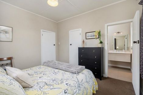 Photo of property in 24 Buscomb Avenue, Henderson, Auckland, 0610