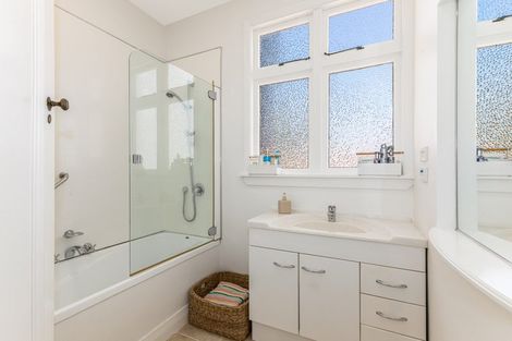 Photo of property in 103 Muritai Road, Eastbourne, Lower Hutt, 5013