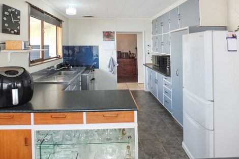 Photo of property in 18 Johnston Street, Foxton, 4814