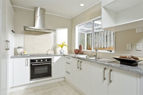 Photo of property in 2/21 Hauraki Crescent, Pinehill, Auckland, 0632